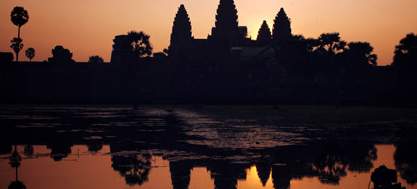 Travel On the road to the Angkor Temples